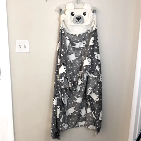 Justice Cozy Polar Bear Hooded Blanket Gray & White Polar Bear print with arms - Picture 4 of 8